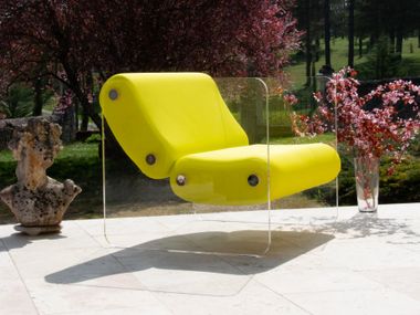 Fabric armchair with armrests MW08 ARMCHAIR IN PMMA KUUMO