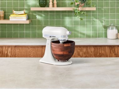 Amasadora con bol de madera de nogal ARTISAN KitchenAid