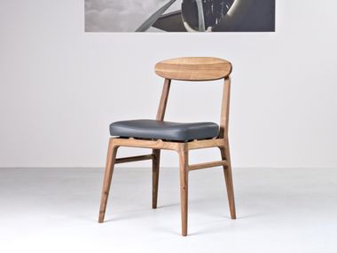 Sedia in legno massello con seduta imbottita LABOR HOOKL und STOOL
