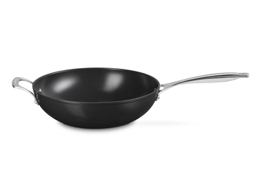 Non-stick aluminum frying pan with ceramic coating. WOK PAN WITH LONG HANDLE AND HANDLE Le Creuset