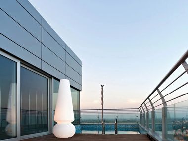 Lampada da terra per esterno a LED in polietilene MARGE Linea Light Group