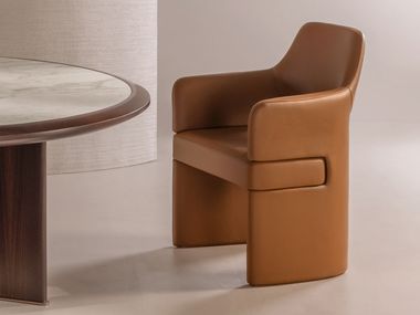 Silla de cuero con brazos DRACO Longhi
