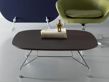 Tavolino ovale in rovere per contract MANTA Quinti Sedute