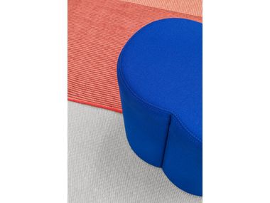 Pouf Ovale Imbottito Alfrisa In Tessuto Teddy - Struttura In Legno, Colore Crema, Per Soggiorno E Camera
