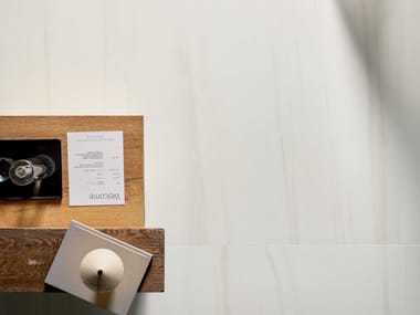 Marca Corona, SCULTOREA DELICATA BIANCO STRIATO Pavimento/rivestimento in gres porcellanato