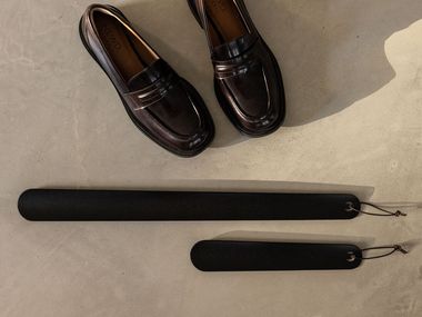 Schuhlöffel aus pulverbeschichtetem Stahl TILO Metallbude