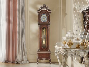 Zur Bodenmontage Pendeluhr aus Walnuss NOBLE ETIQUETTE Modenese Luxury Interiors