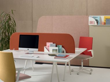 PARAVAN MOOD Sound absorbing mobile fabric desktop partition By Arper
