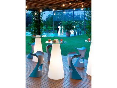 Polyethylene high table with light PEAK By SLIDE design Aksu&Suardi Studio