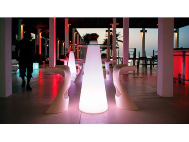 Polyethylene high table with light PEAK By SLIDE design Aksu&Suardi Studio