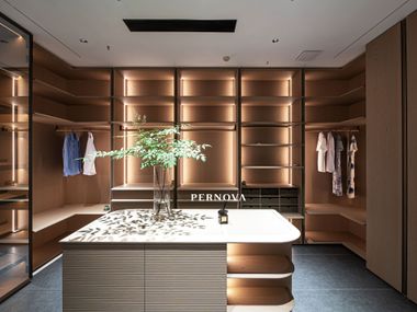 Dressing avec éclairage intégré sur mesure Walk-in Closet PERNOVA