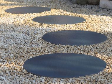 Sintered stone garden paths CERCHIO ARDESIA NERA L'Altra Pietra