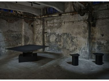 MANIFESTO QUADRO Square cement table By PULKRA