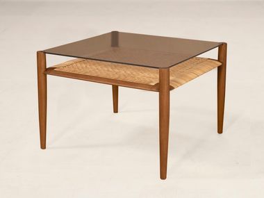 Square wood and glass coffee table TANGĀLI Phantom Hands