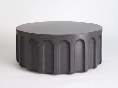 Round low reinforced concrete coffee table FORUM Phase Design