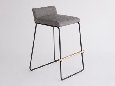 Tabouret haut en tissu avec dossier KICKSTAND Phase Design