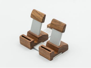 Aluminium and wood Smartphone and tablet accessory 1P Più PLUS