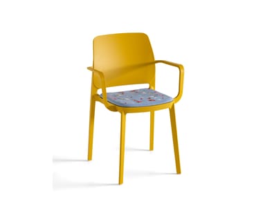 Stackable chair with armrests IKA JANE X TIPA