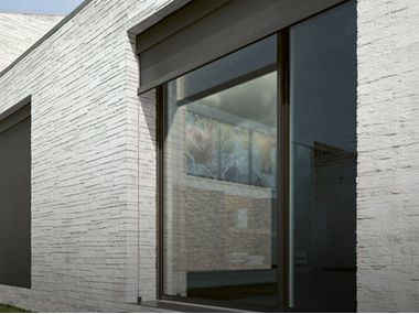 Roller blind with guide system T-BOX CABLES Pratic