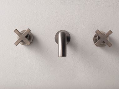 Rubinetterie Treemme, LINE Rubinetto per lavabo a 3 fori a muro in ottone