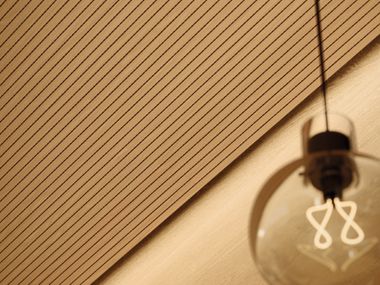 Rivestimento fonoassorbente con doghe da parete e soffitto  AKUSTIKA DECOR DF NAF - ROVERE AMBRATO SKEMA