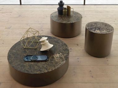 Tavolino con piano in marmo e base in legno laccato STUM Désirée