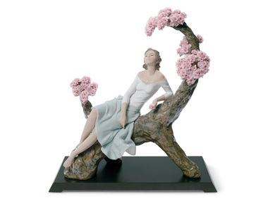 Soprammobile in porcellana SWEET SCENT OF BLOSSOMS WOMAN Lladró