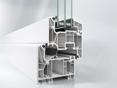 Finestra a taglio termico in PVC con triplo vetro Schüco LivIng Alu Inside Schüco PWS Italia