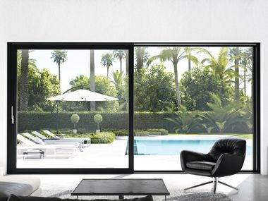 Finestra a taglio termico alzante scorrevole in PVC Schüco LivIngSlide Panorama Schüco PWS Italia