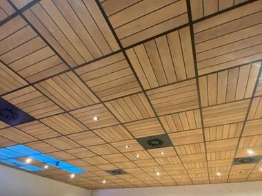 Sound absorbing rock wool ceiling panels with wood effect OAK PLANKS XL Sky-Tile®