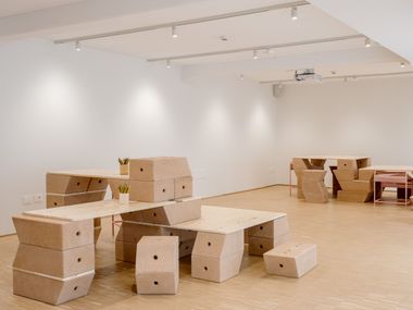 Escritorio de oficina modular de madera maciza REVERSIBLE SPACE PROGRAM Smarin
