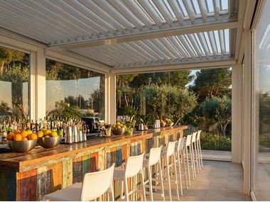 Bioclimatic aluminium pergola with adjustable louvers BIOECLISSE Stameat