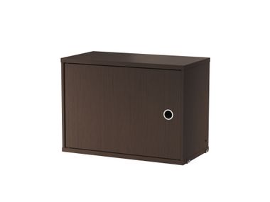 Elemento de pared horizontal de madeira com rateleiras com porta STRING® SYSTEM CABINET String Furniture