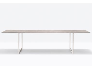 TOA TABLE OUTDOOR Tavolo By Pedrali | design Robin Rizzini