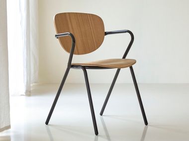 Silla de fresno con brazos ADA Tikamoon