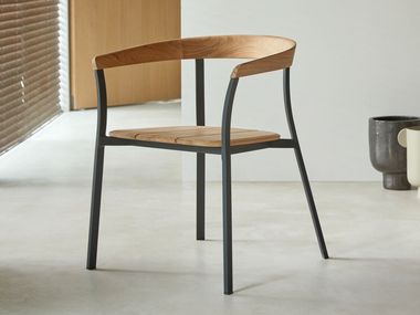 Silla de aluminio con brazos ARCO Tikamoon