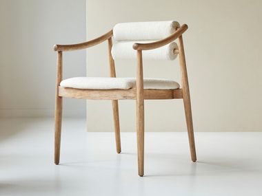 Silla de madera maciza con brazos con asiento acolchado COLOMBE Tikamoon