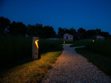 Bolardo luminoso a energía solar de castaño BOSCO SOLAR timberlab