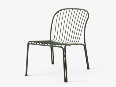 Poltroncina da giardino in acciaio verniciato a polvere THORVALD SC100 &Tradition