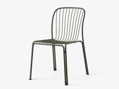 Sedia da giardino impilabile in acciaio verniciato a polvere THORVALD SC94 &Tradition