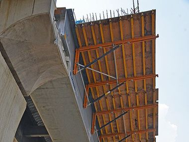 Cassero modulare per la realizzazione delle ali o della soletta centrale dei ponti HC ULMA Construction