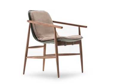 Silla de cuero con reposabrazos y estructura de madera CELIÀ Ulivi Salotti