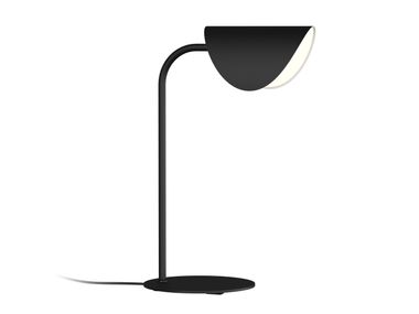 Lampada da tavolo in metallo VESKA