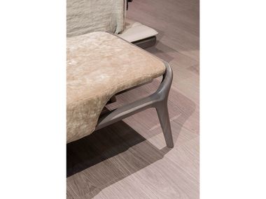 VINE Velvet bench By Turri | design Jiang Feng