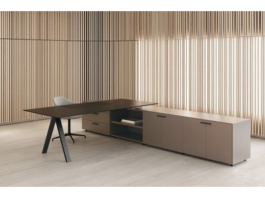 VIS DIRECTIONAL Executive desk By BK Contract | design Gabriel Teixidó