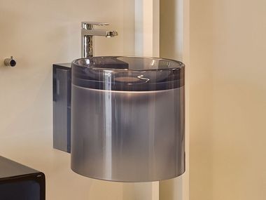 Wall-mounted resin handrinse basin VEXO Vallvé