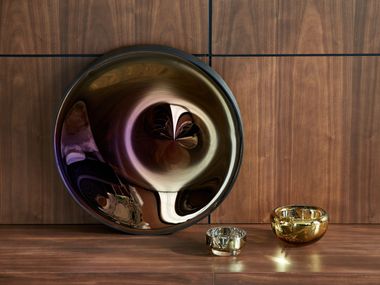 Piatto decorativo in vetro rivestito di titanio SATURN an&angel