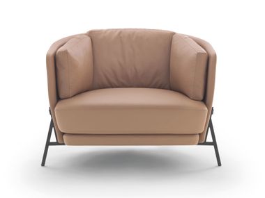 Leather armchair with armrests CRADLE arflex