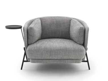 Poltrona in tessuto con tavolino CRADLE arflex