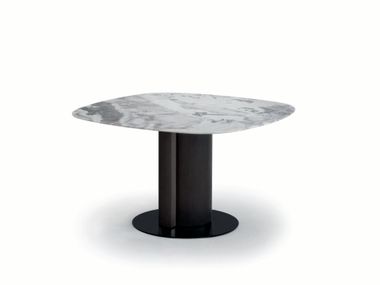 Table carrée avec base centrale PAIR arflex